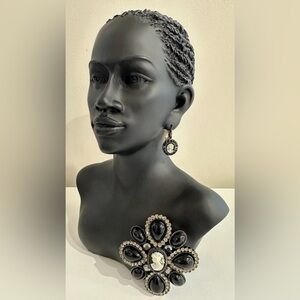 Vintage Black Cameo Brooch and Earring Set – Perfect Condition